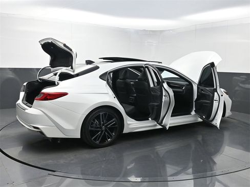 Used 2025 Toyota Camry XSE image 38