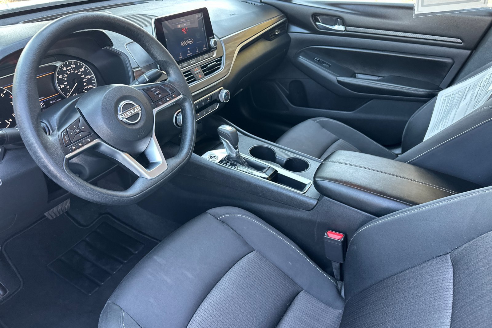 Used 2025 Nissan Altima 2.5 SV FWD image 10