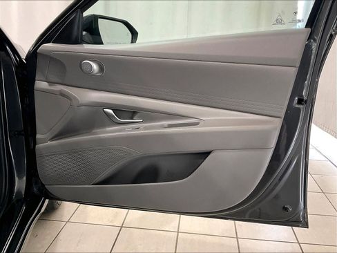 Used 2023 Hyundai Elantra SEL w/ Cargo Package image 12