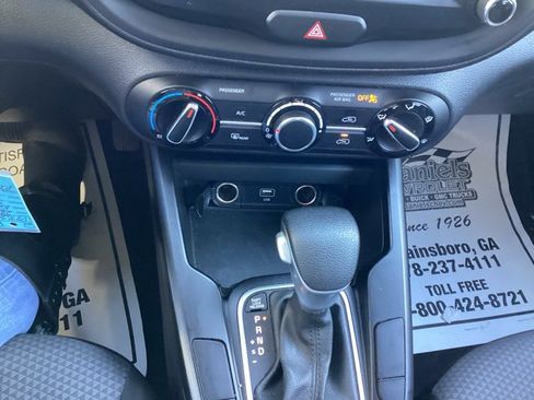 Used 2023 Kia Soul LX w/ LX Technology Package image 17