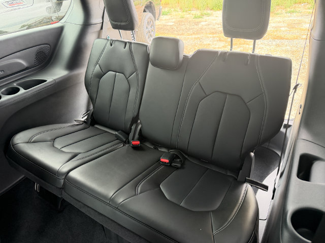 New 2026 Chrysler Pacifica Select AWD/4WD image 23
