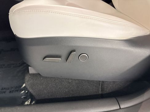 Used 2024 Tesla Model Y Long Range image 14