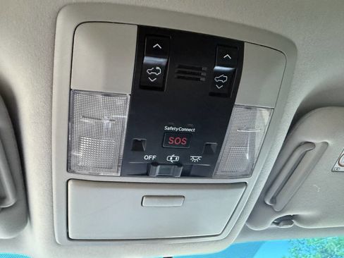 Used 2016 Lexus GX 460 w/ Premium Package image 32