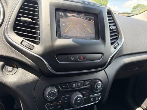 Used 2020 Jeep Cherokee Latitude Plus FWD image 17
