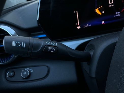 Used 2025 Chevrolet Trax LT image 34