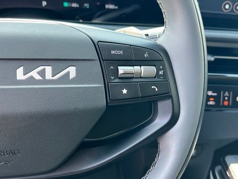 Certified 2025 Kia EV6 Light RWD image 23