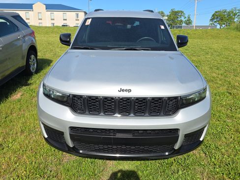 Used 2024 Jeep Grand Cherokee L Laredo AWD/4WD image 2