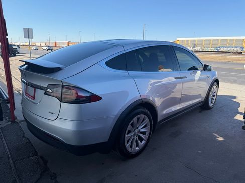 Used 2016 Tesla Model X image 17
