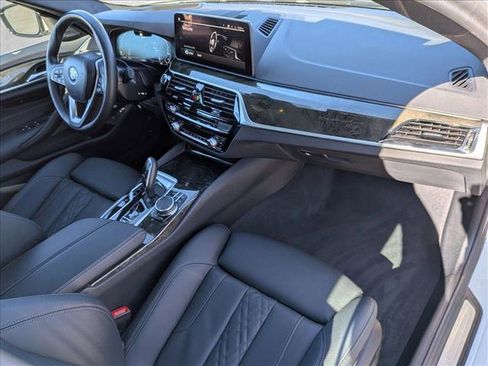 Used 2023 BMW 530e w/ Premium Package image 22