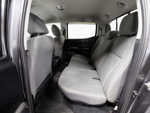 Certified 2016 Toyota Tacoma SR5 w/ SR5 Appearance Package (SN) image 5