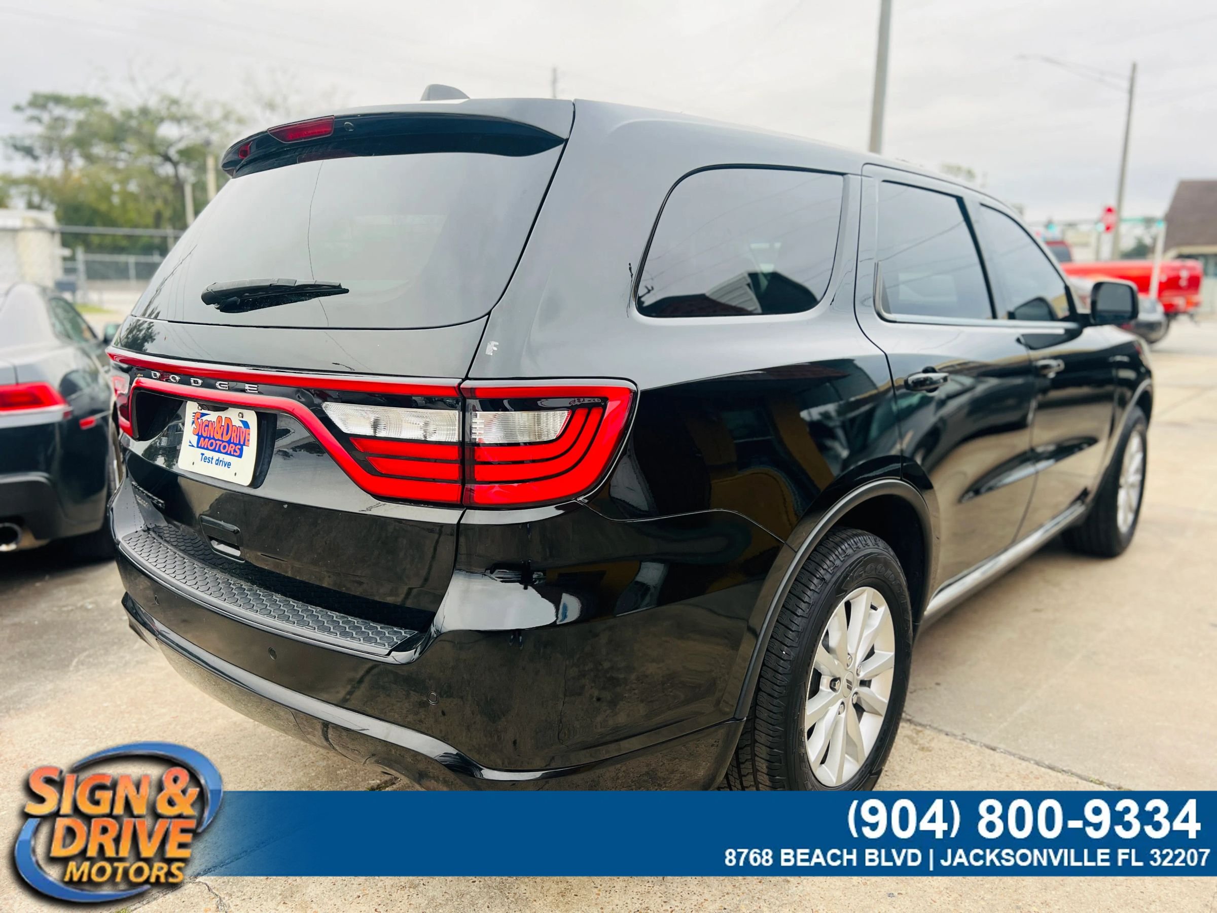 Used 2020 Dodge Durango SXT RWD image 3