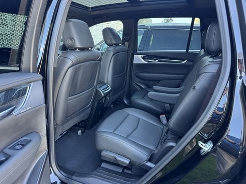 Used 2025 Cadillac XT6 Premium Luxury image 26