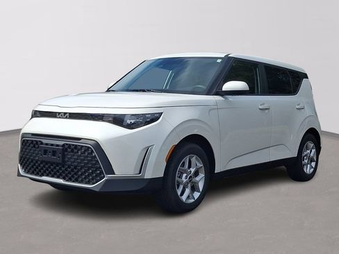 Used 2025 Kia Soul LX w/ LX Technology Package FWD image 3