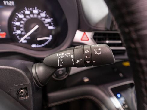 Used 2026 Toyota Sienna XLE FWD image 26