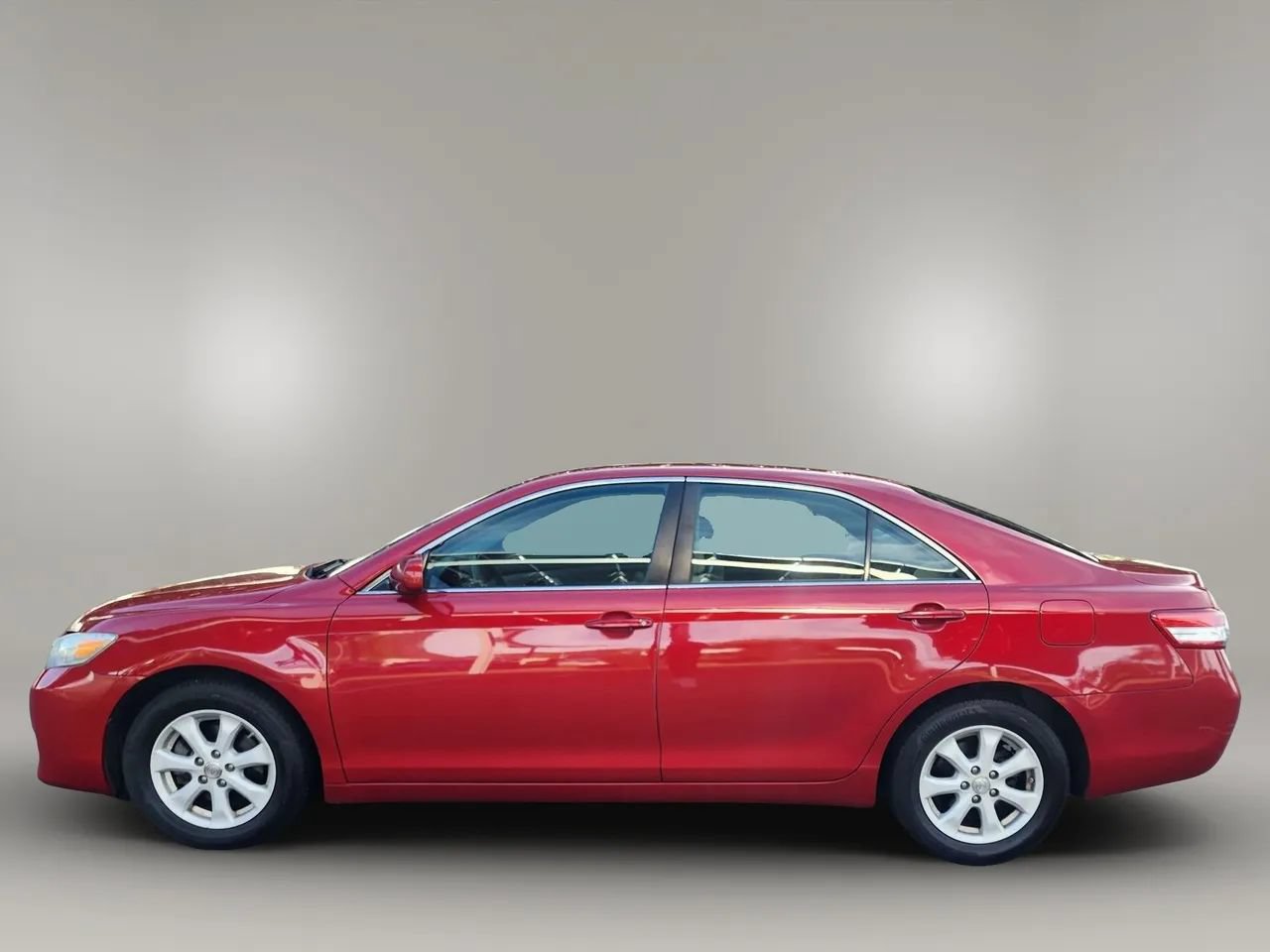 Used 2010 Toyota Camry LE FWD image 7