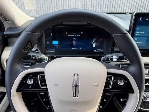 New 2026 Lincoln Corsair Premiere image 32