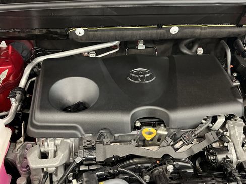 Used 2021 Toyota Venza LE w/ Carpet Mat Package (TMS) image 27