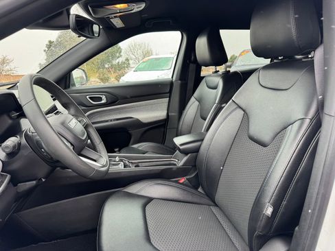 Used 2024 Jeep Compass Latitude image 7