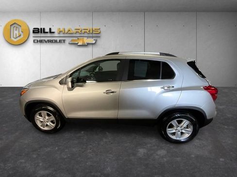 Used 2020 Chevrolet Trax LT w/ LT Convenience Package AWD/4WD image 13