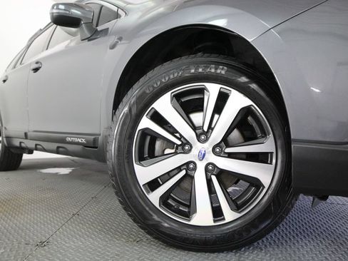 Used 2018 Subaru Outback 3.6R Limited AWD/4WD image 18