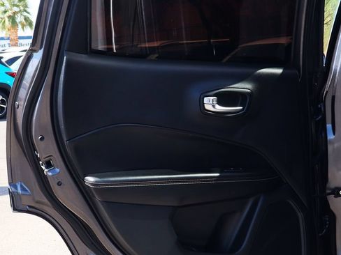 Used 2019 Jeep Compass Latitude FWD image 32