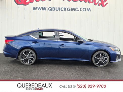 Used 2023 Nissan Altima 2.5 SR FWD image 8