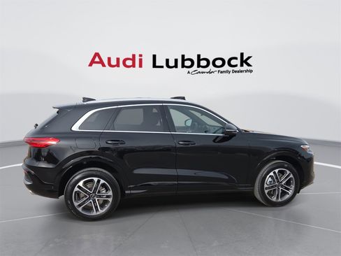 Certified 2025 Audi Q5 Premium w/ Convenience Package image 9