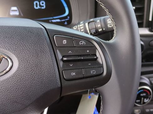 Certified 2023 Hyundai Venue SEL FWD image 24