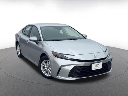 Used 2025 Toyota Camry LE image 3
