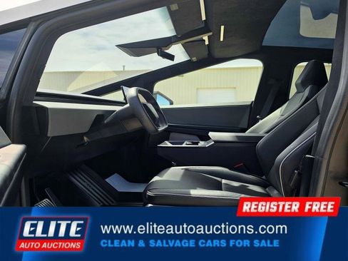 Used 2024 Tesla Cybertruck AWD Crew Cab image 28