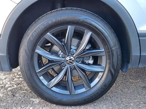 Used 2024 Volkswagen Tiguan SE image 15