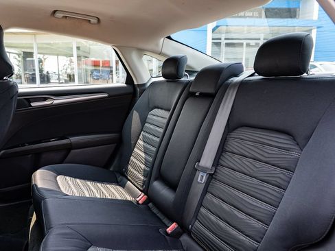 Used 2016 Ford Fusion SE FWD image 25