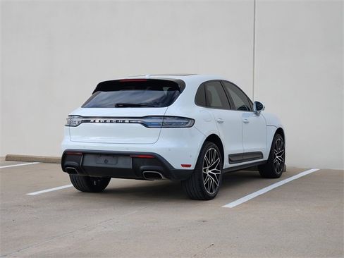 Used 2024 Porsche Macan w/ Premium Plus Package image 7