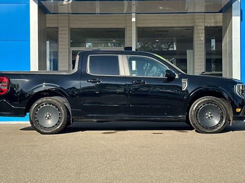 Used 2025 Ford Maverick Lobo image 4