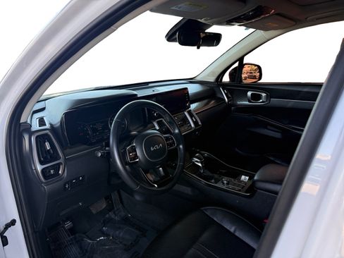 Used 2022 Kia Sorento S w/ Panoramic Sunroof Package FWD image 9