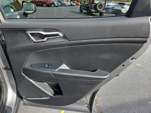 Certified 2025 Kia Sportage LX image 31