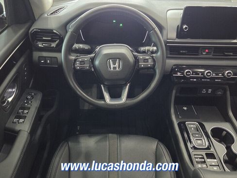 Used 2025 Honda Pilot Touring image 9