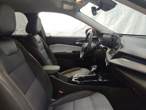 Used 2024 Chevrolet Trax LT w/ Driver Confidence Package FWD image 21