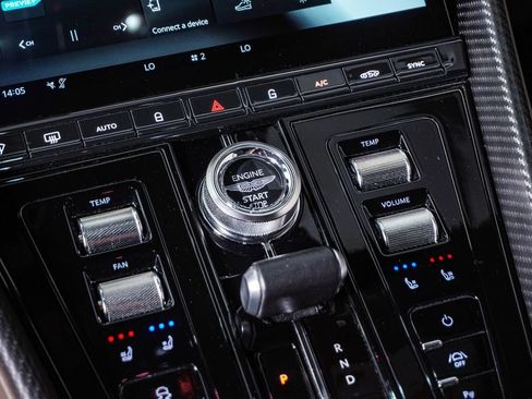 Used 2024 Aston Martin DB12 Coupe RWD image 31