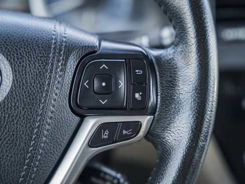 Used 2020 Toyota Sienna XLE image 28