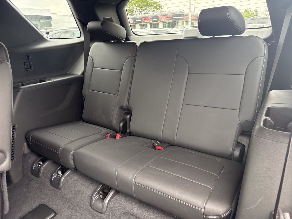 Certified 2023 Chevrolet Traverse LT w/ LT Premium Package AWD/4WD image 9