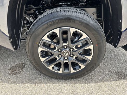 New 2026 Toyota Tundra Limited AWD/4WD image 32