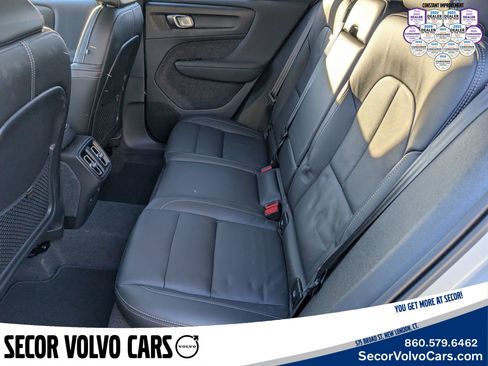 Used 2024 Volvo XC40 B5 Core image 11