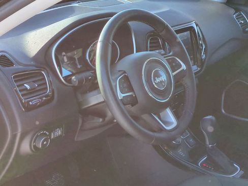 Used 2018 Jeep Compass Limited image 2