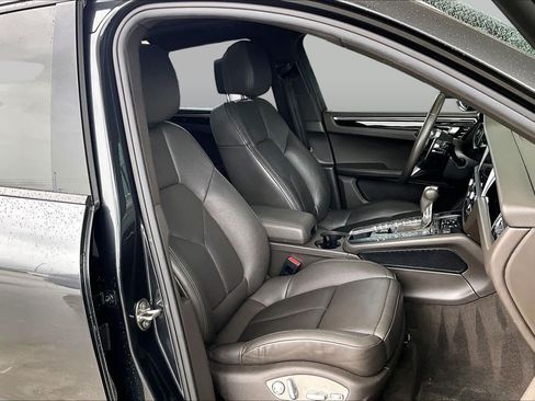 Used 2019 Porsche Macan AWD/4WD image 9