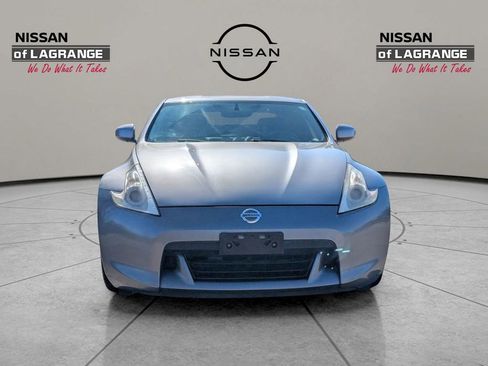 Used 2009 Nissan 370Z Touring image 2