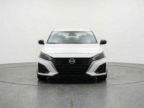 Used 2025 Nissan Altima 2.5 SV image 2