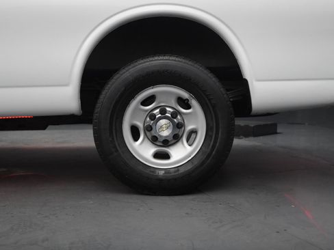 Used 2020 Chevrolet Express 2500 w/ Driver Convenience Package image 12