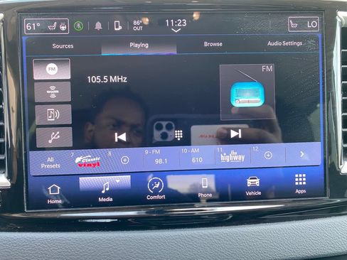 Used 2024 Chrysler Pacifica Touring-L FWD image 20