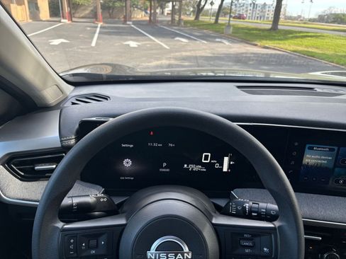 Used 2025 Nissan Kicks SV image 28